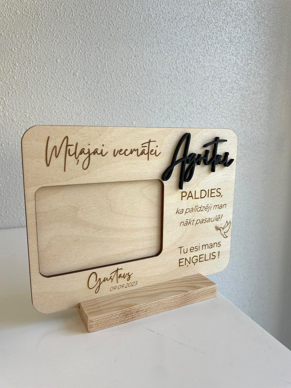 Foto rāmītis ar statīvu