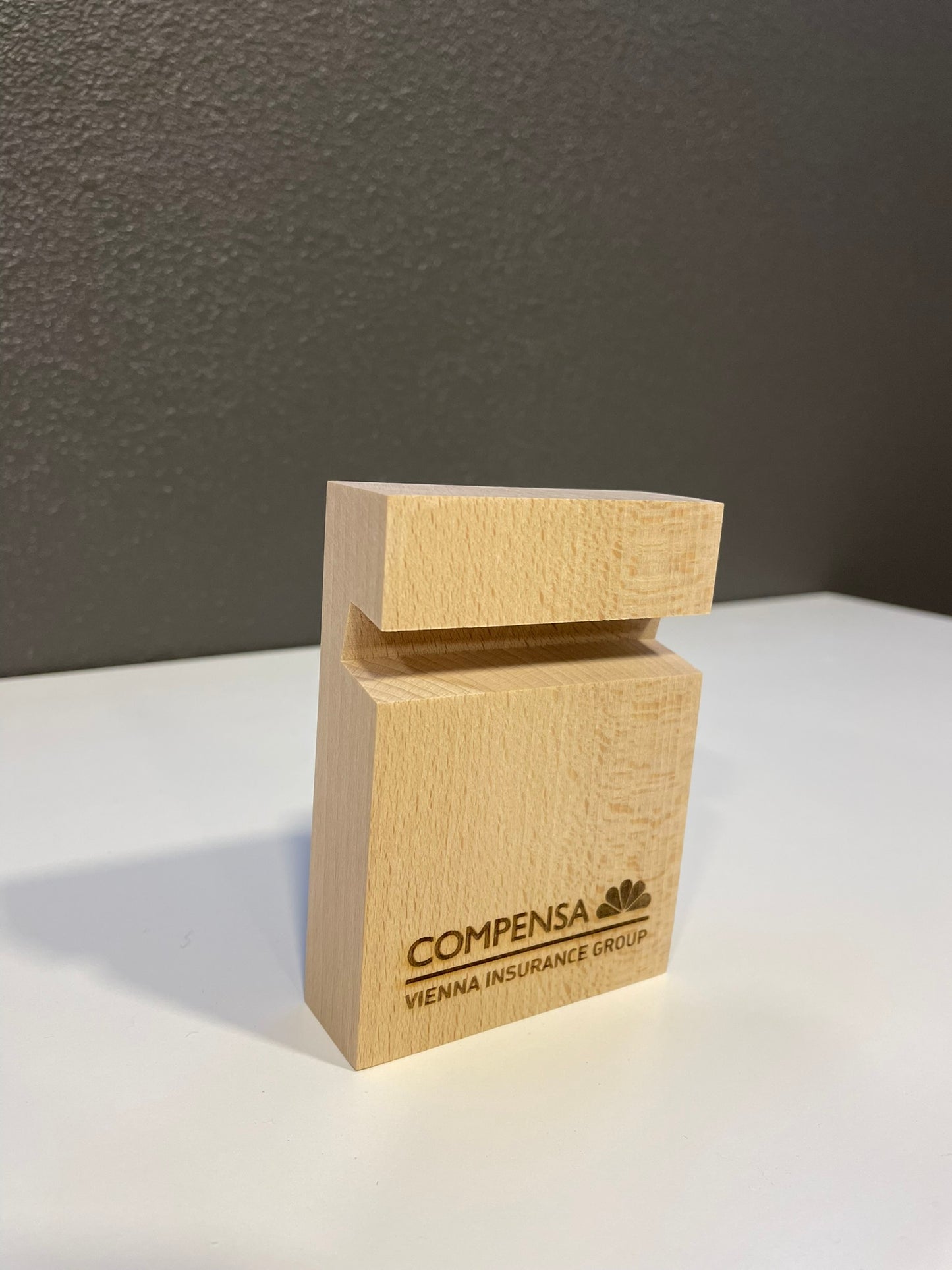 Telefona statīvs ar tekstu